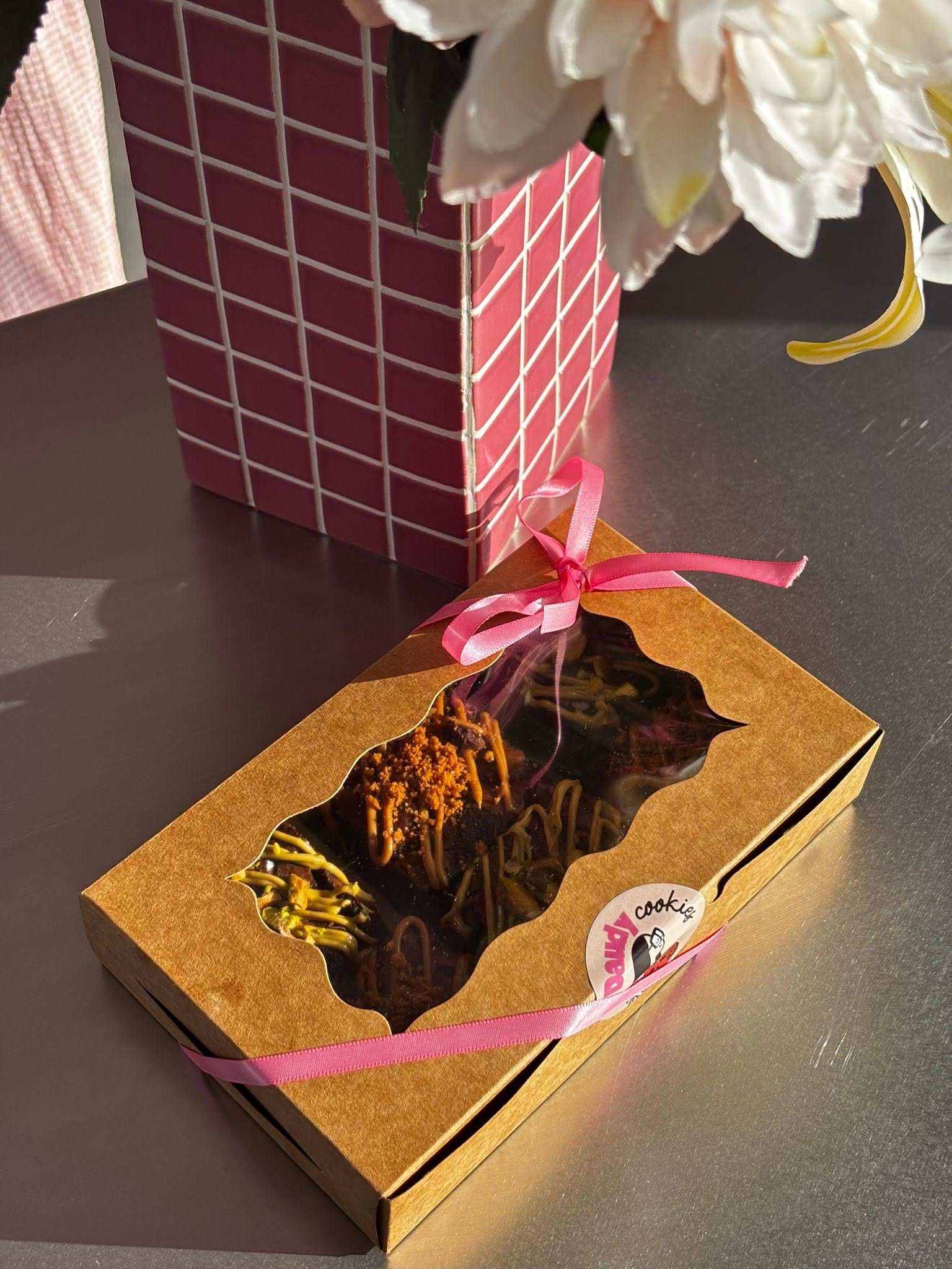 Boîte cadeau cookies artisanaux ruban rose Daudy Cookies livraison Pontivy